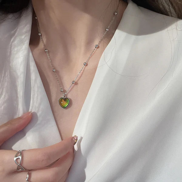 COLLAR MÁGICO QUE REFLEJA TUS SENTIMIENTOS